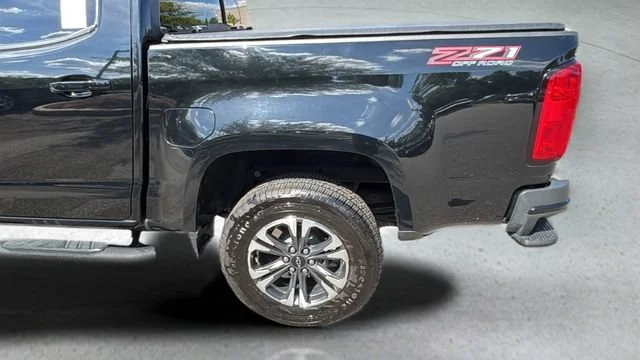 Used 2022 BLACK Chevrolet 4WD Z71 image 37