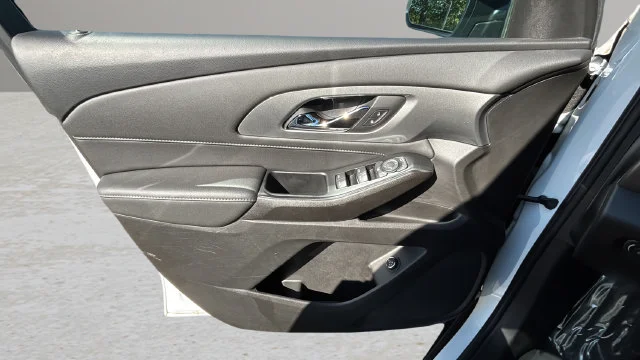 Used 2023 SUMMIT WHITE Chevrolet LT Cloth image 17