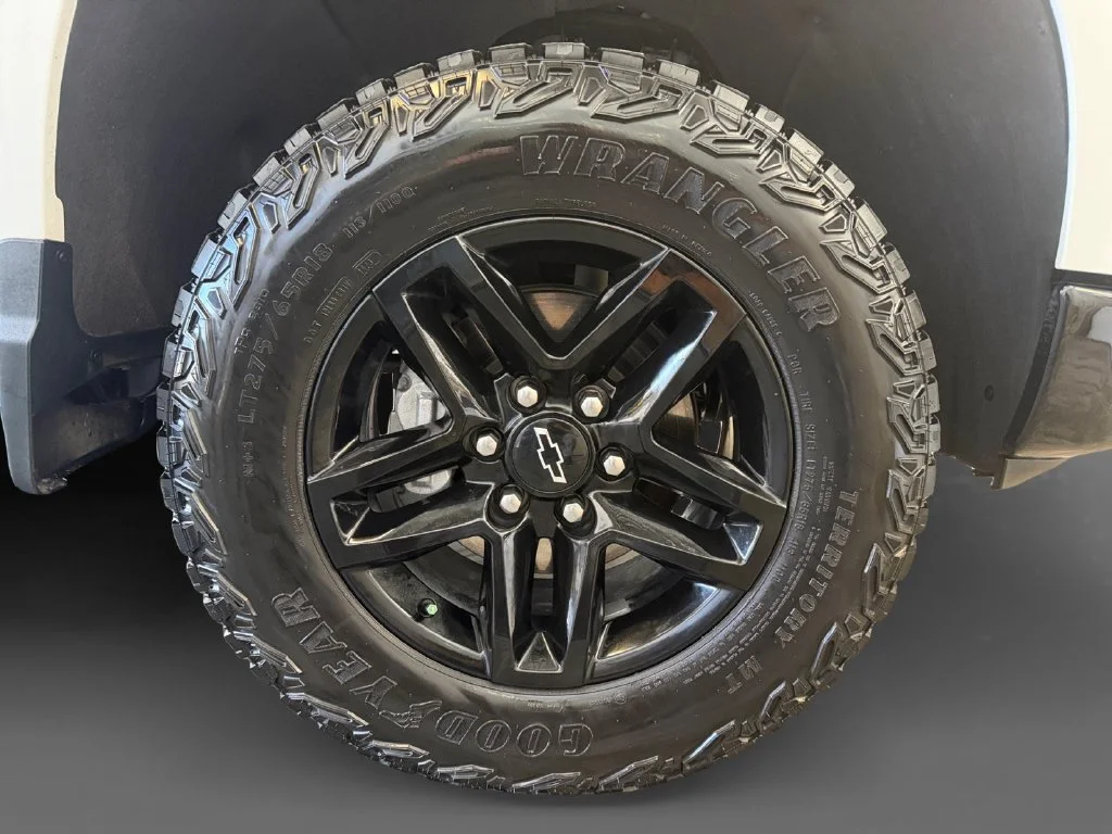 Used 2023 SUMMIT WHITE Chevrolet LT Trail Boss image 9