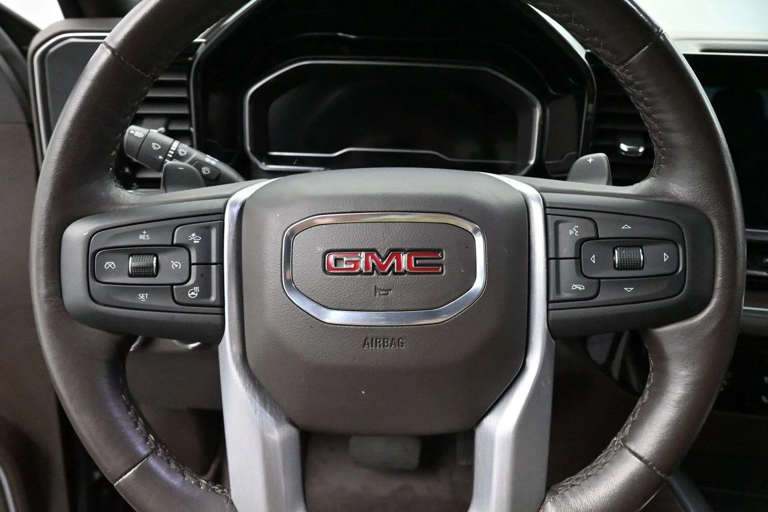 Used 2023 ONYX BLACK GMC SLT image 17