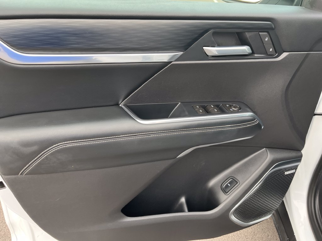 Used 2026 White GMC Elevation image 11