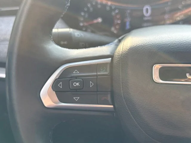 Used 2022 Black Jeep Latitude image 25