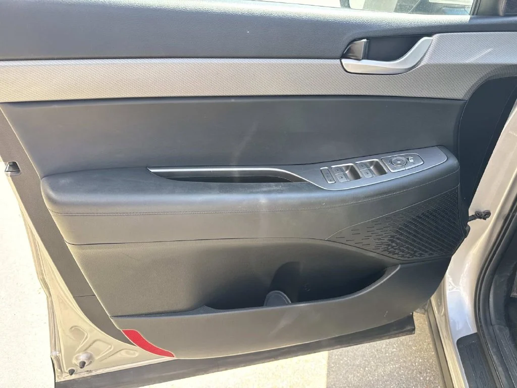 Used 2025 Silver Hyundai SEL image 31