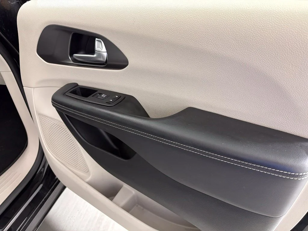 Used 2024 Black Chrysler Touring L image 42