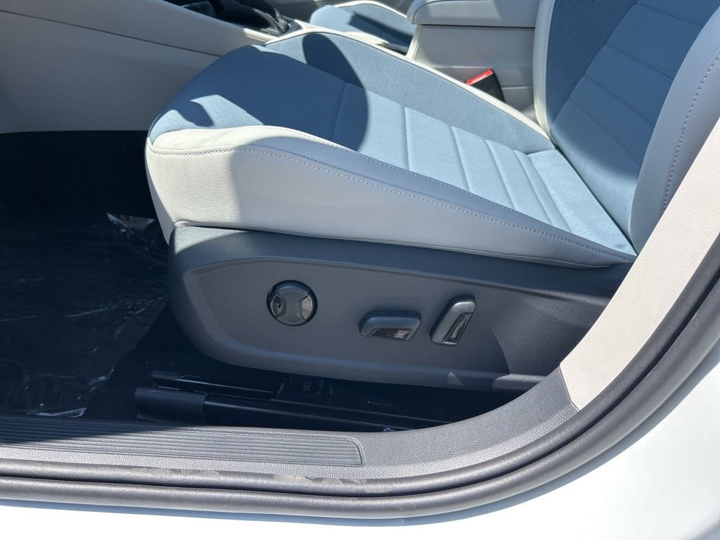 New 2026 White Volkswagen 1.5T SE image 16