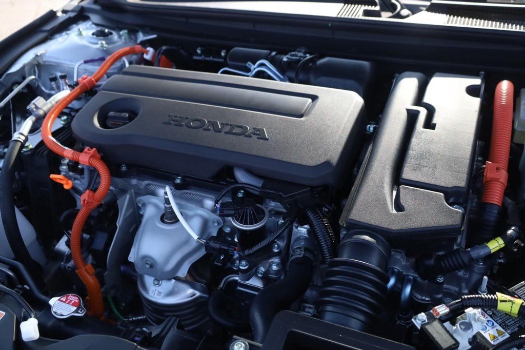 New 2026 Solar Silver Metallic Honda Sport Hybrid image 23