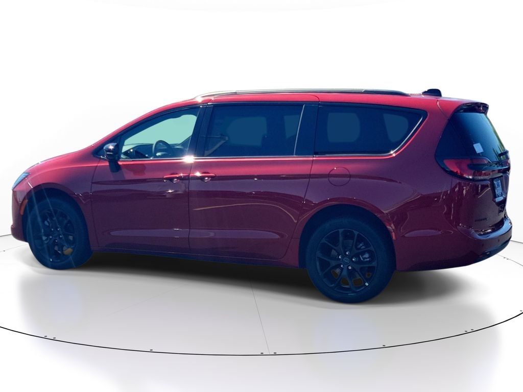 New 2027 Red Hot Pearl-Coat Exterior Paint Chrysler Limited image 3