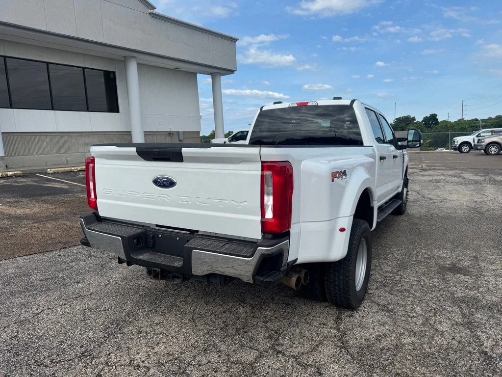 Used 2025 Oxford White Ford XLT image 7
