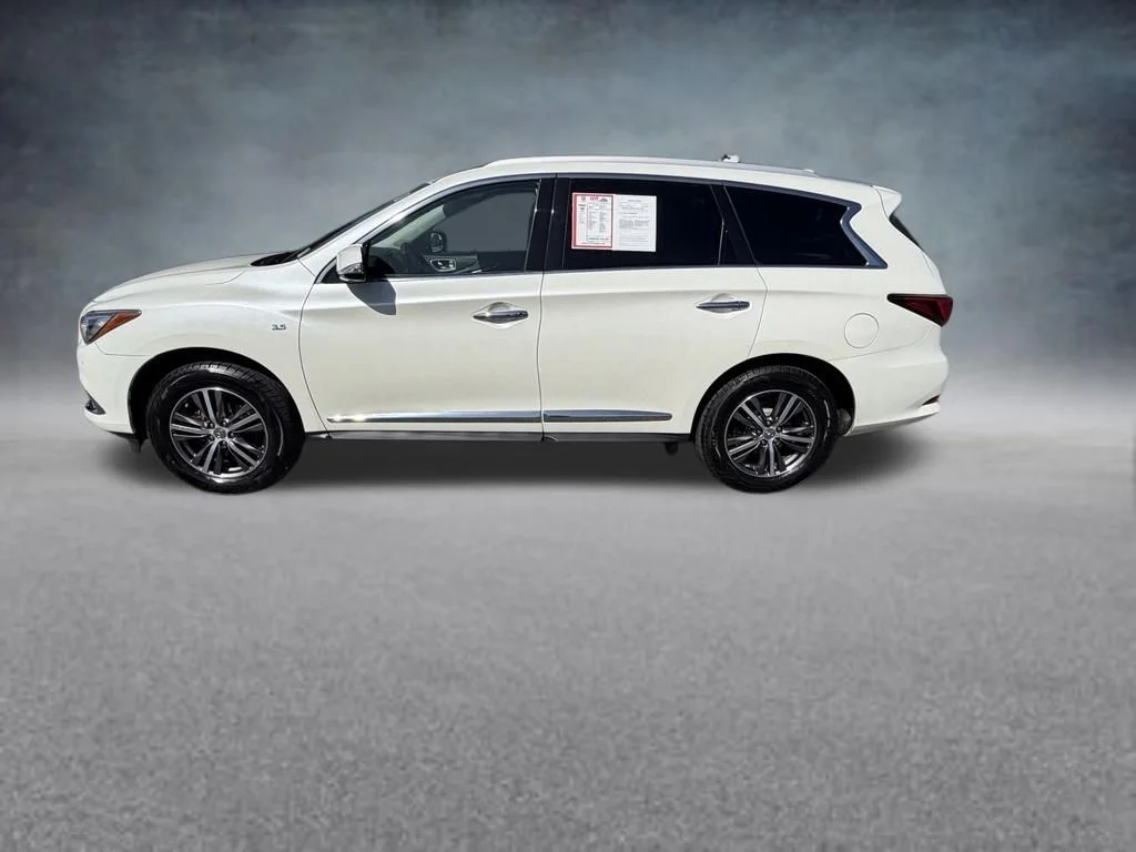 Used 2019 White INFINITI LUXE image 2