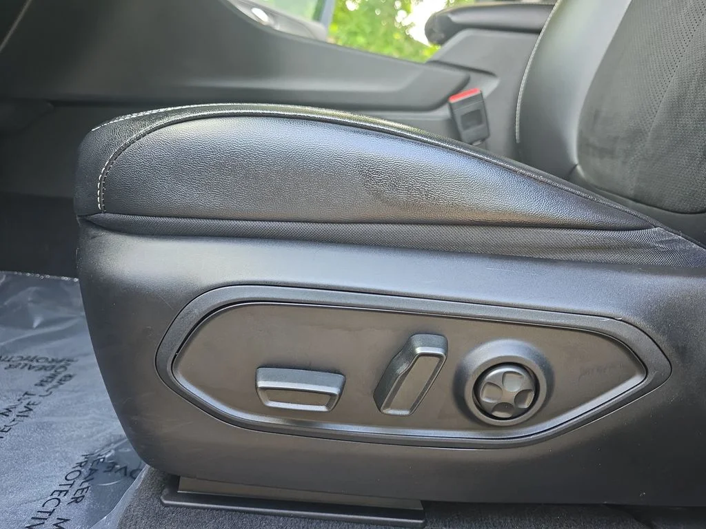 Used 2023 Black Jeep Altitude image 30