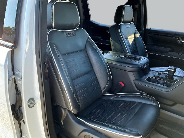 Used 2022 White GMC AT4X image 33