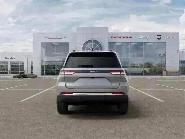 New 2026 Silver Zynith Exterior Paint Jeep Limited image 16