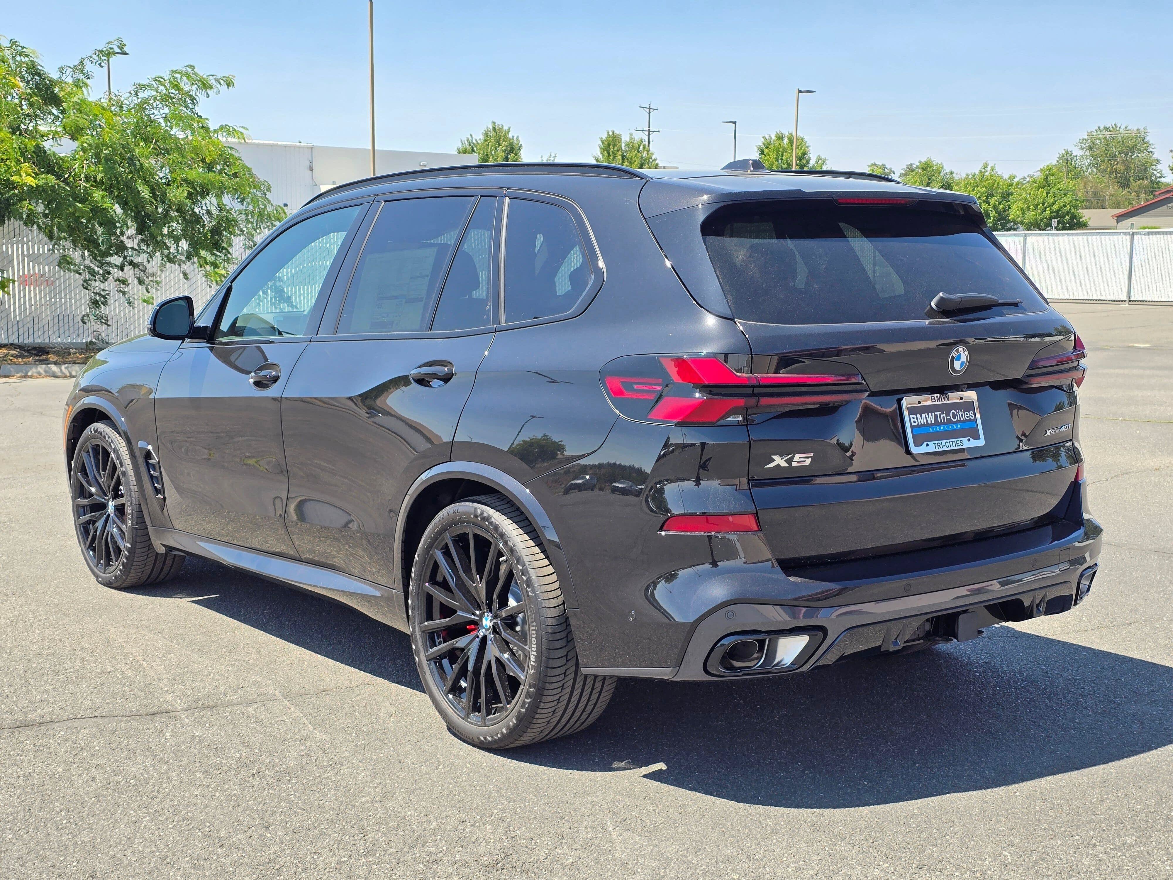 New 2026 Black Sapphire Metallic BMW xDrive40i image 4