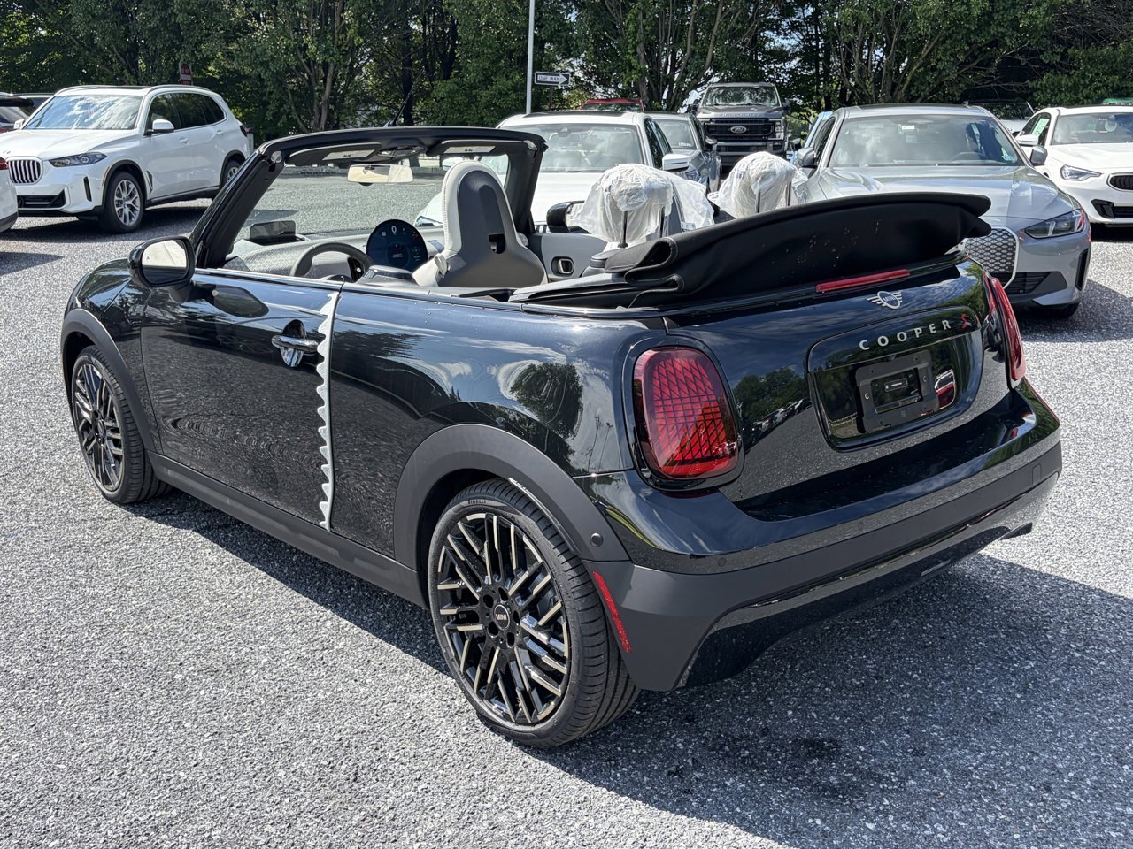 New 2026 Midnight Black II Metallic MINI ICONIC image 3