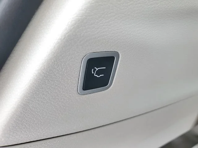 Used 2021 Bright White Cl Chrysler Touring image 30