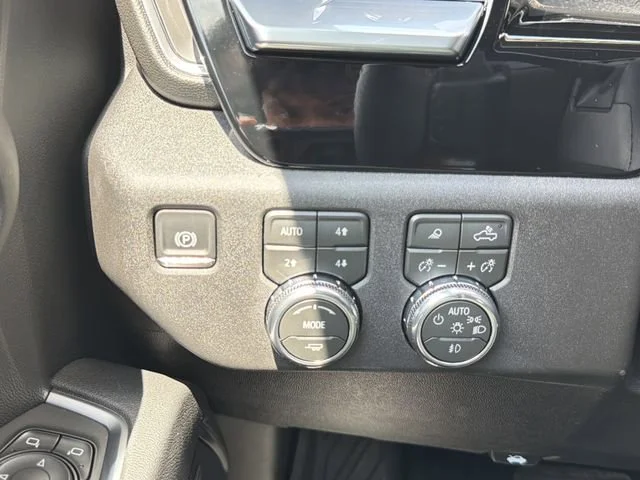 New 2026 Summit White GMC Elevation image 25