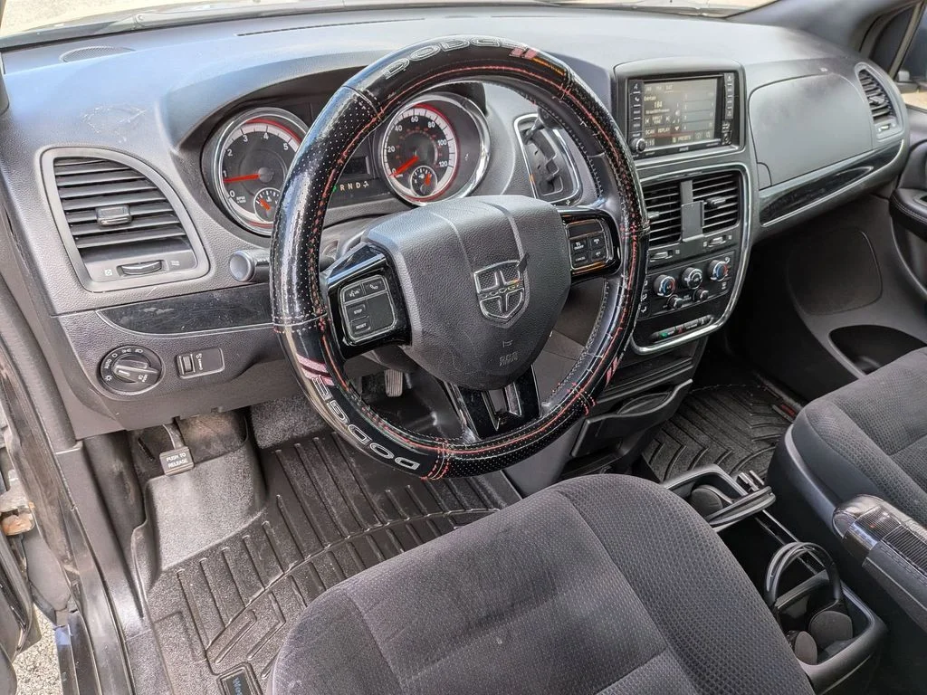 Used 2019 Black Dodge SE image 10