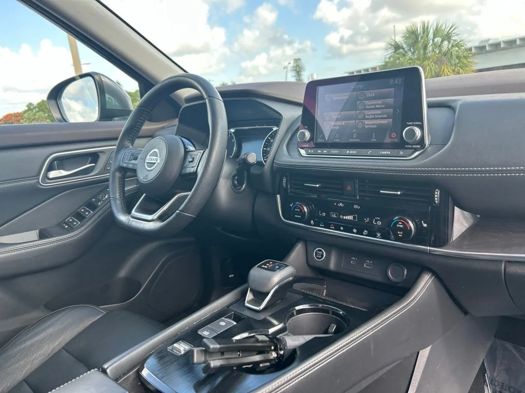 Used 2021 Gray Nissan SL image 25