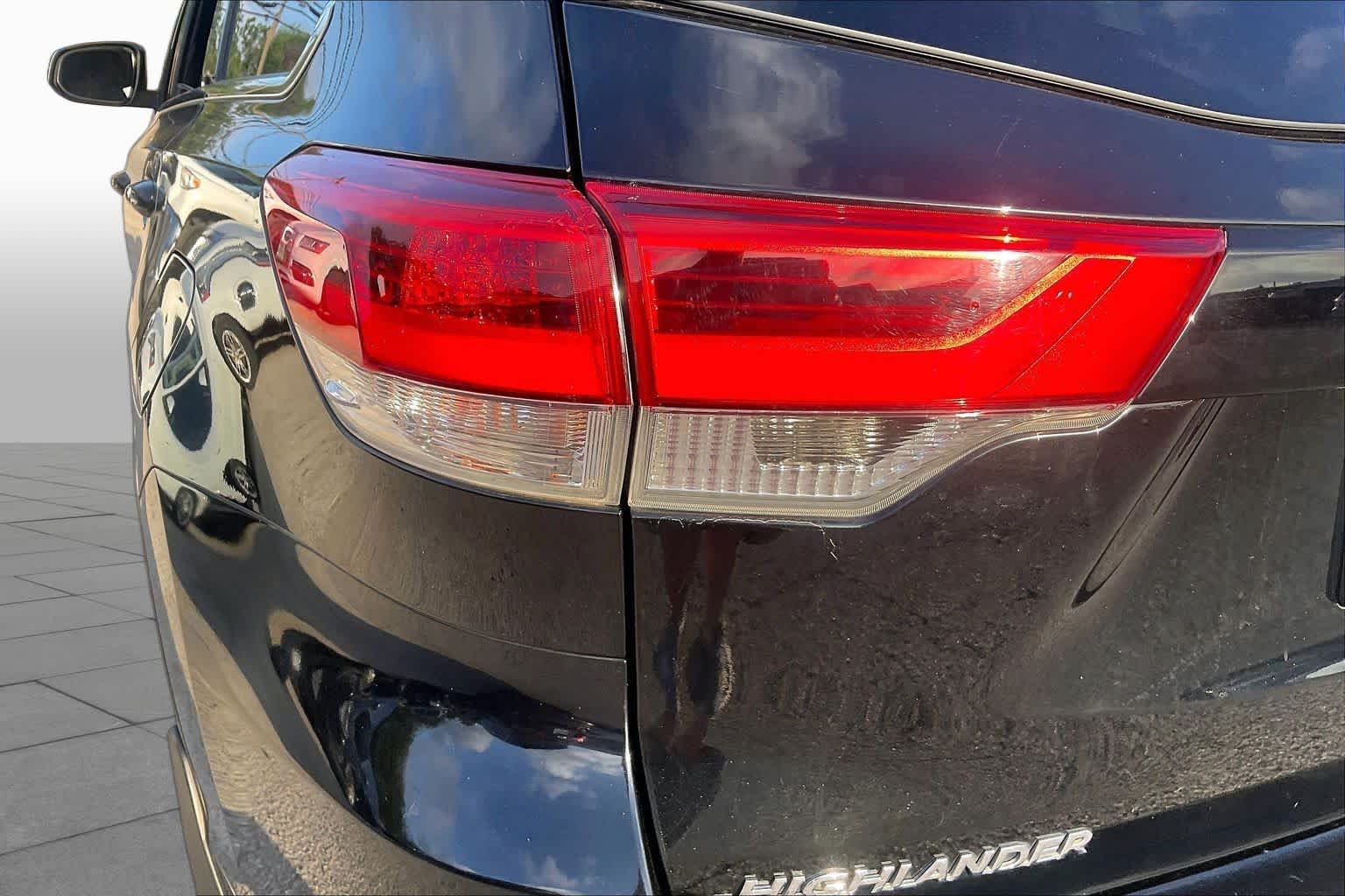 Used 2019 Midnight Black Metallic Toyota LE image 28