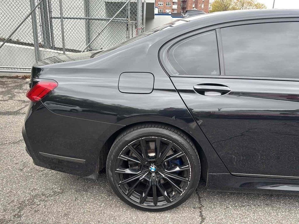 Used 2022 Black BMW 740i image 10