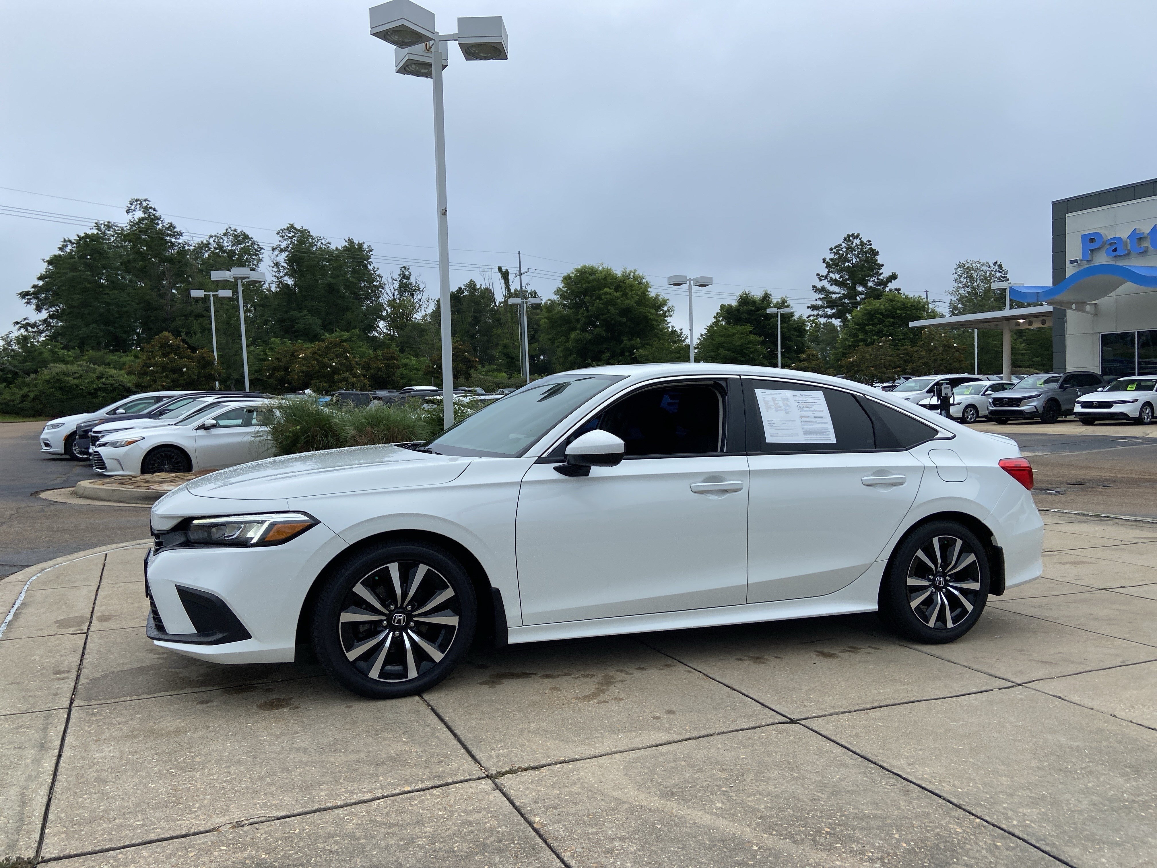Used 2024 Platinum White Pearl Honda EX image 6
