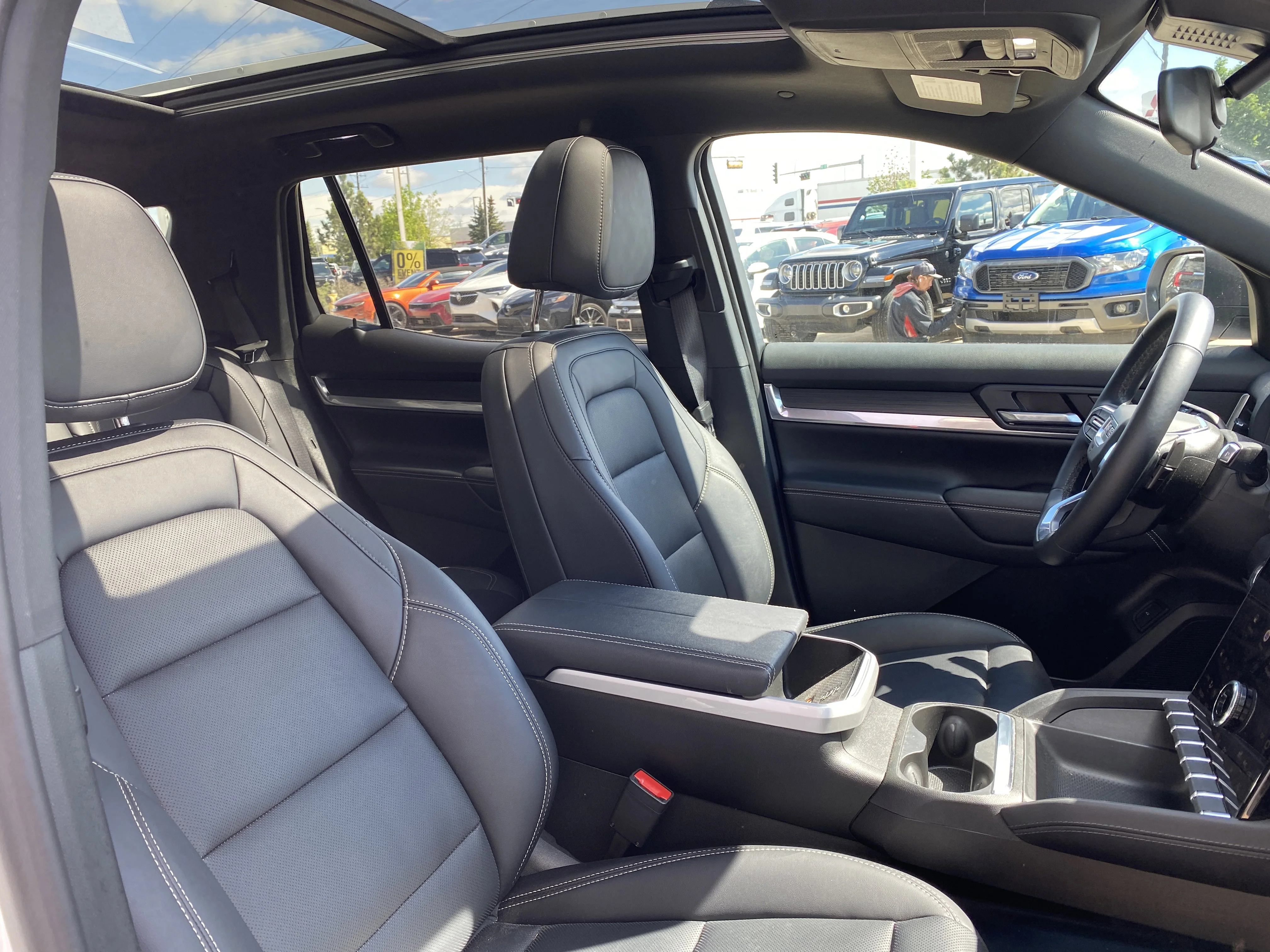 Certified Used 2026 White GMC AWD Elevation * PREMIUM PACKAGE * PANORAMIC SUNROOF * POWER TAILGATE image 21