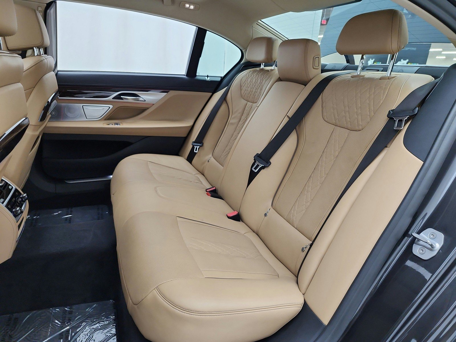 Used 2020 Dark Graphite Metallic BMW 750i xDrive Sedan image 15