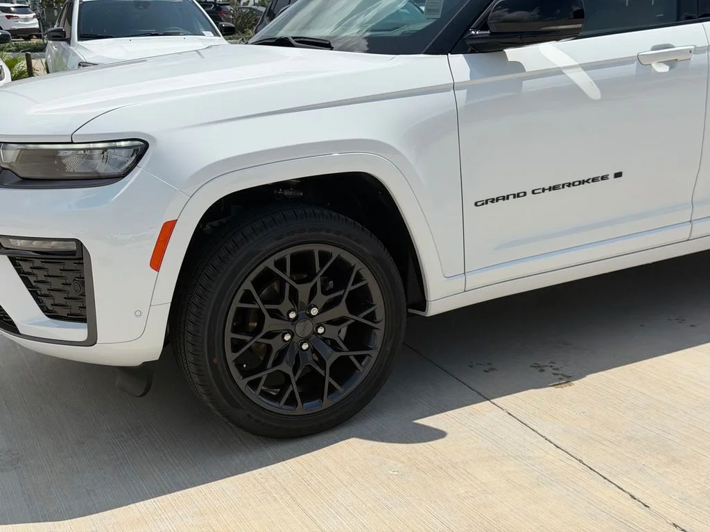 New 2026 Bright White Clear-Coat Exterior Paint Jeep Summit image 9