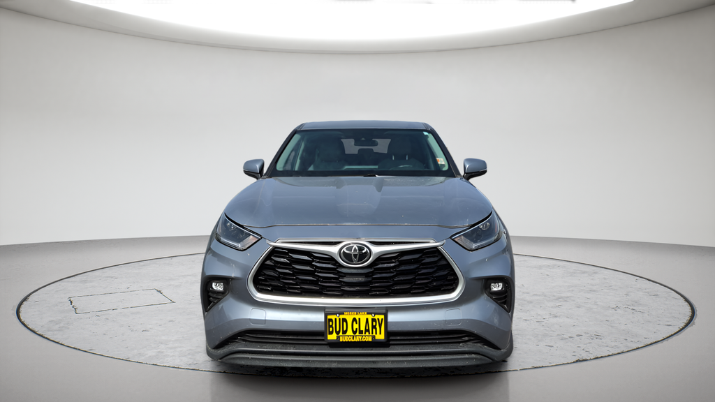 Used 2021  Toyota LE image 8