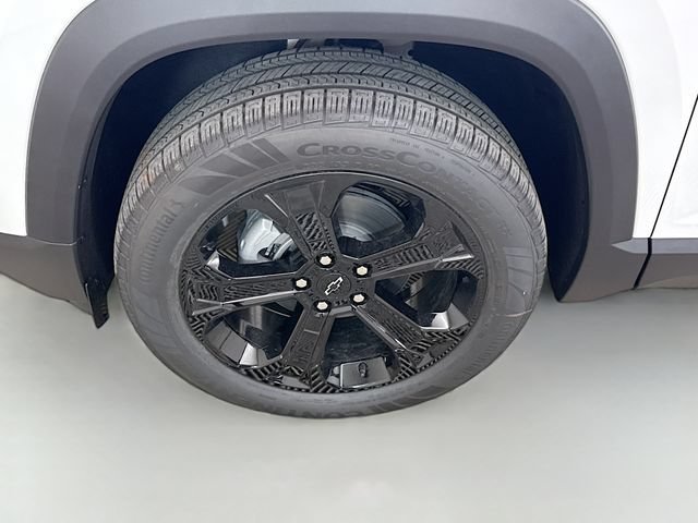 New 2026 Summit White Chevrolet LT image 31