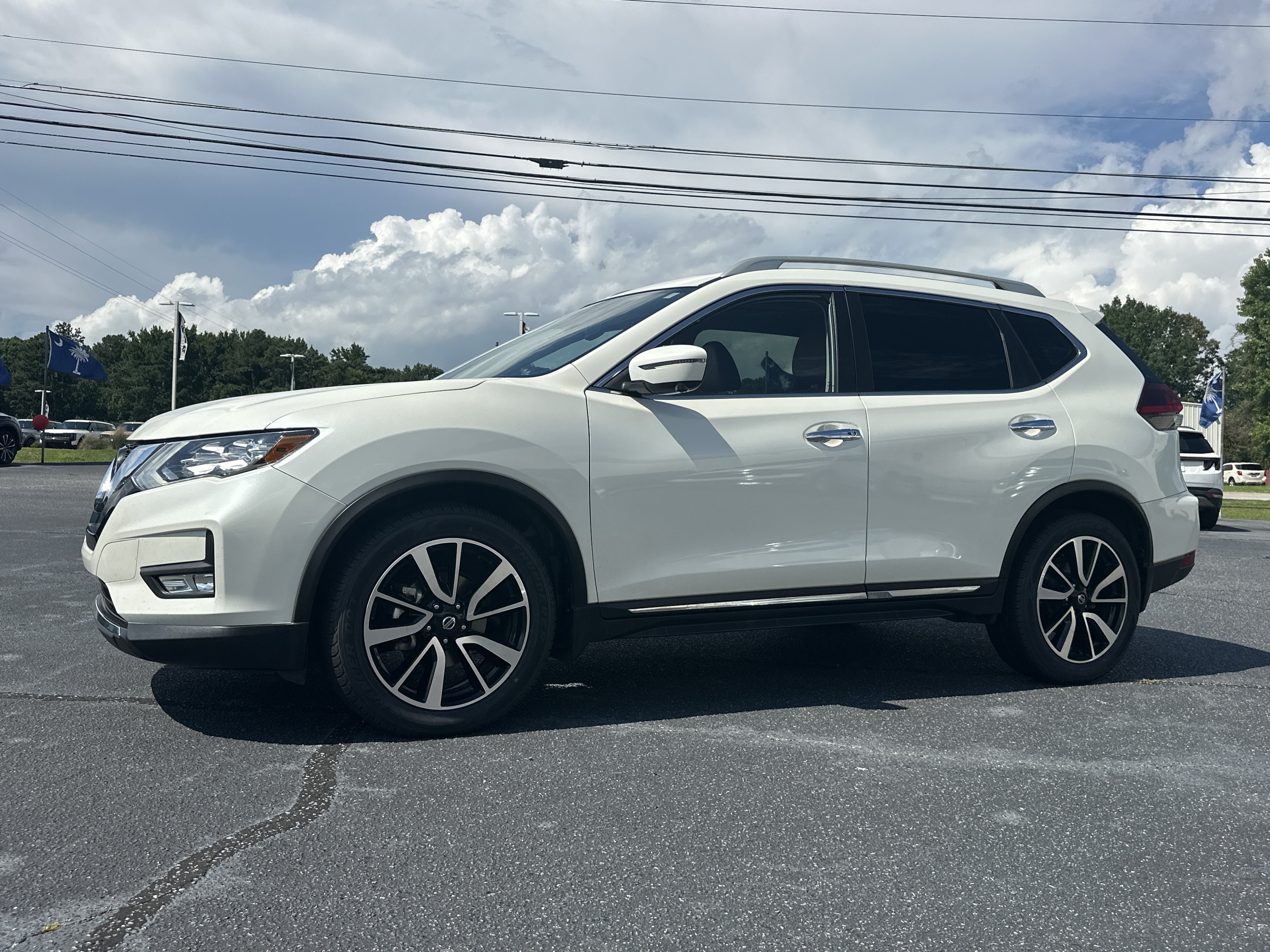 Used 2019 Pearl White Tricoat Nissan SL image 4
