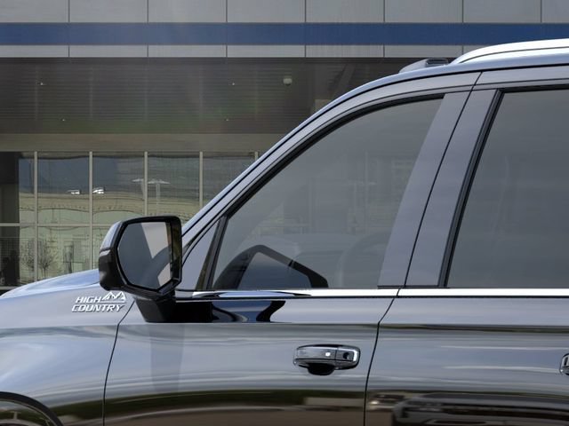 2026 Chevrolet Suburban High Country - Photo 12