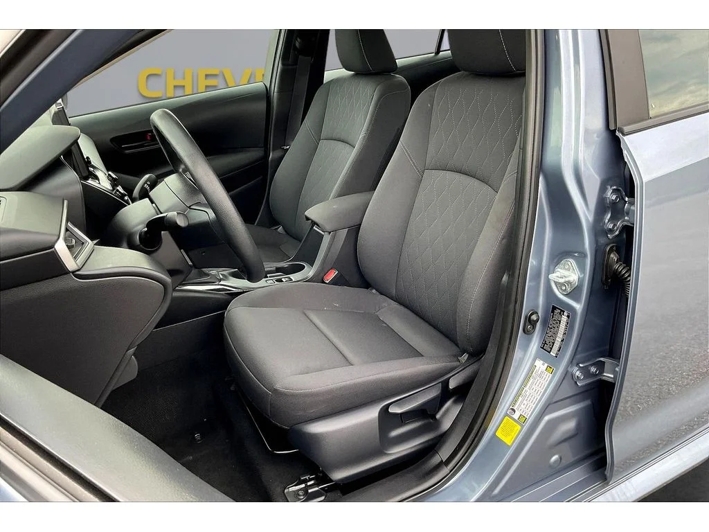 Used 2024  Toyota LE image 17