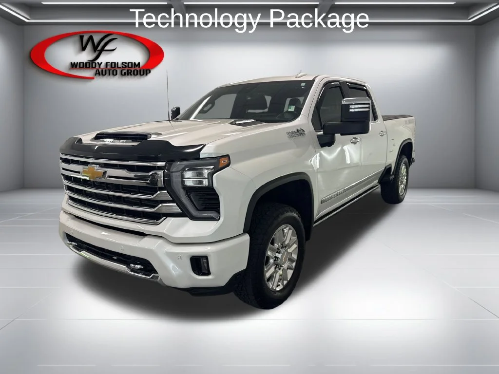 Used 2025 Beige Chevrolet High Country image 3