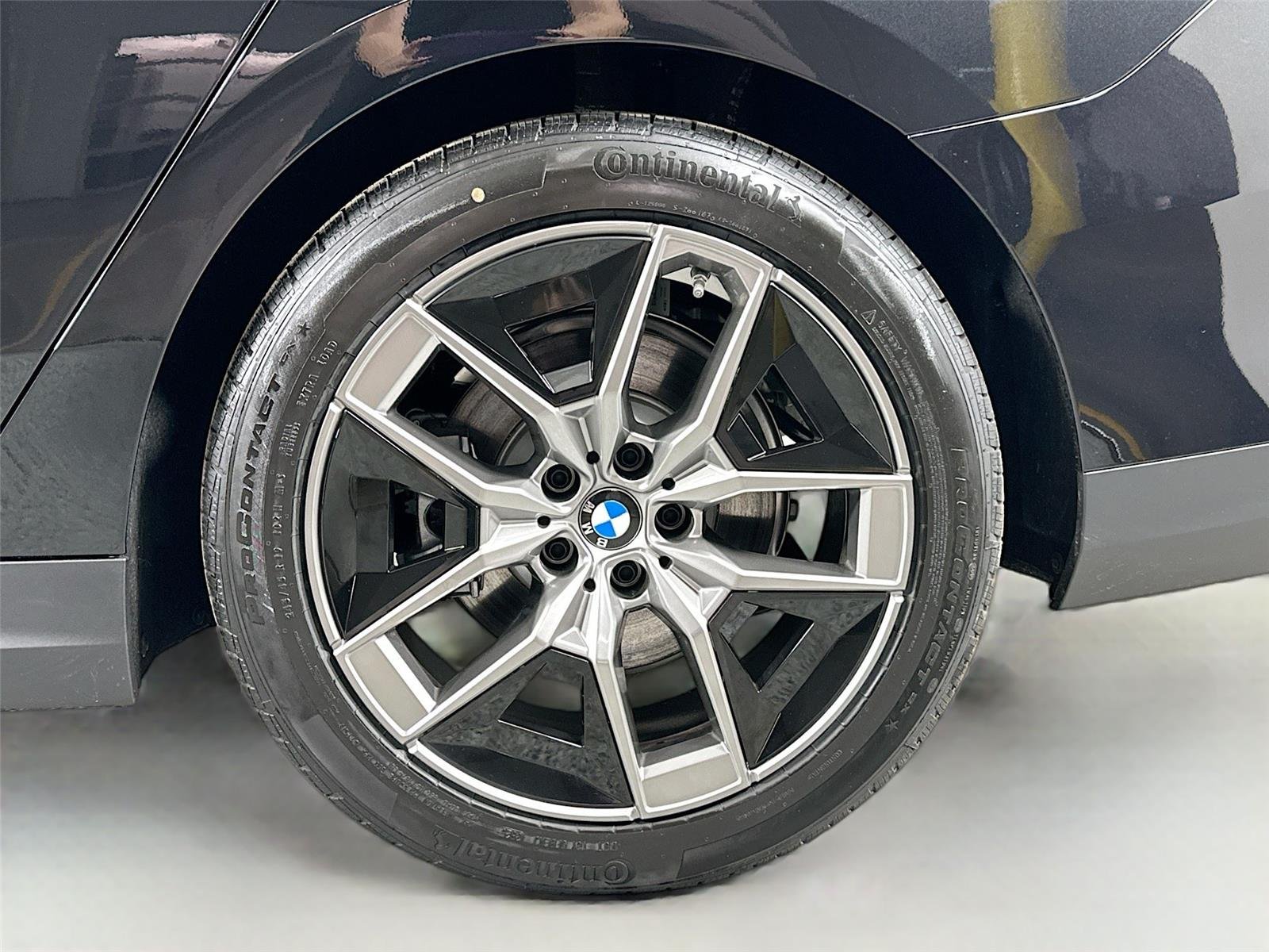 New 2026 Black Sapphire Metallic BMW 530i xDrive image 31