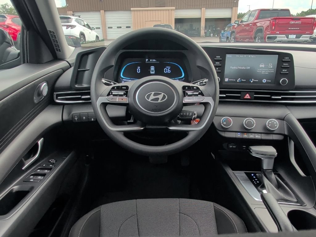 New 2026 Abyss Black Hyundai SE image 36