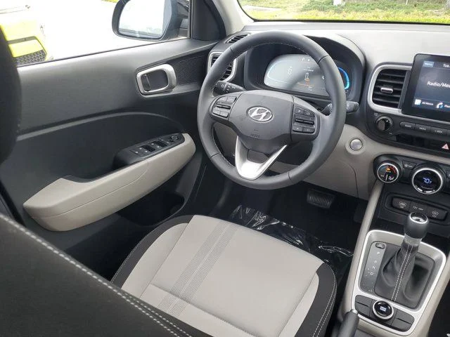 2025 Hyundai Venue SEL - Photo 10