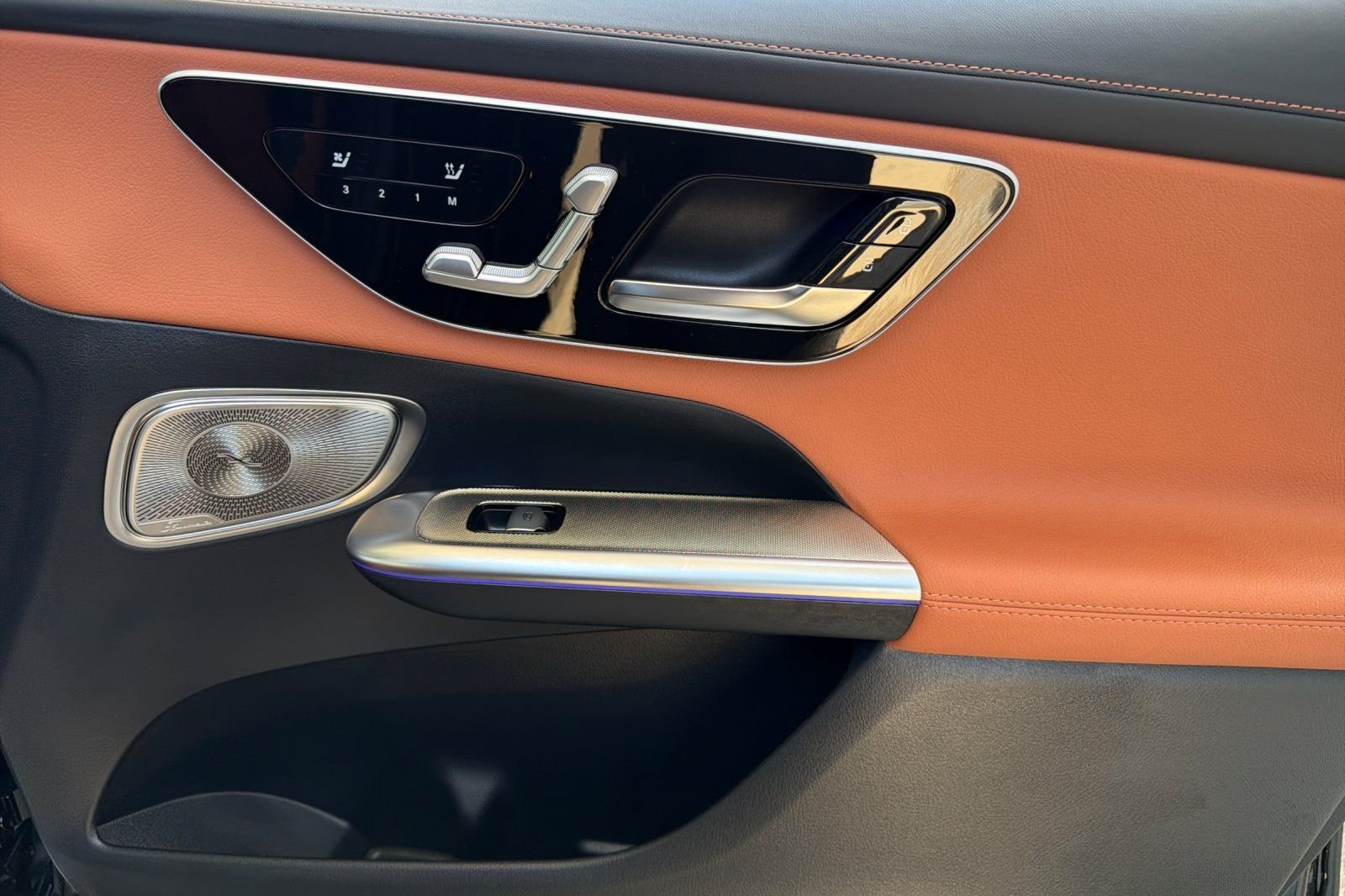 New 2026 Obsidian Black Metallic Mercedes-Benz GLC 300 image 36