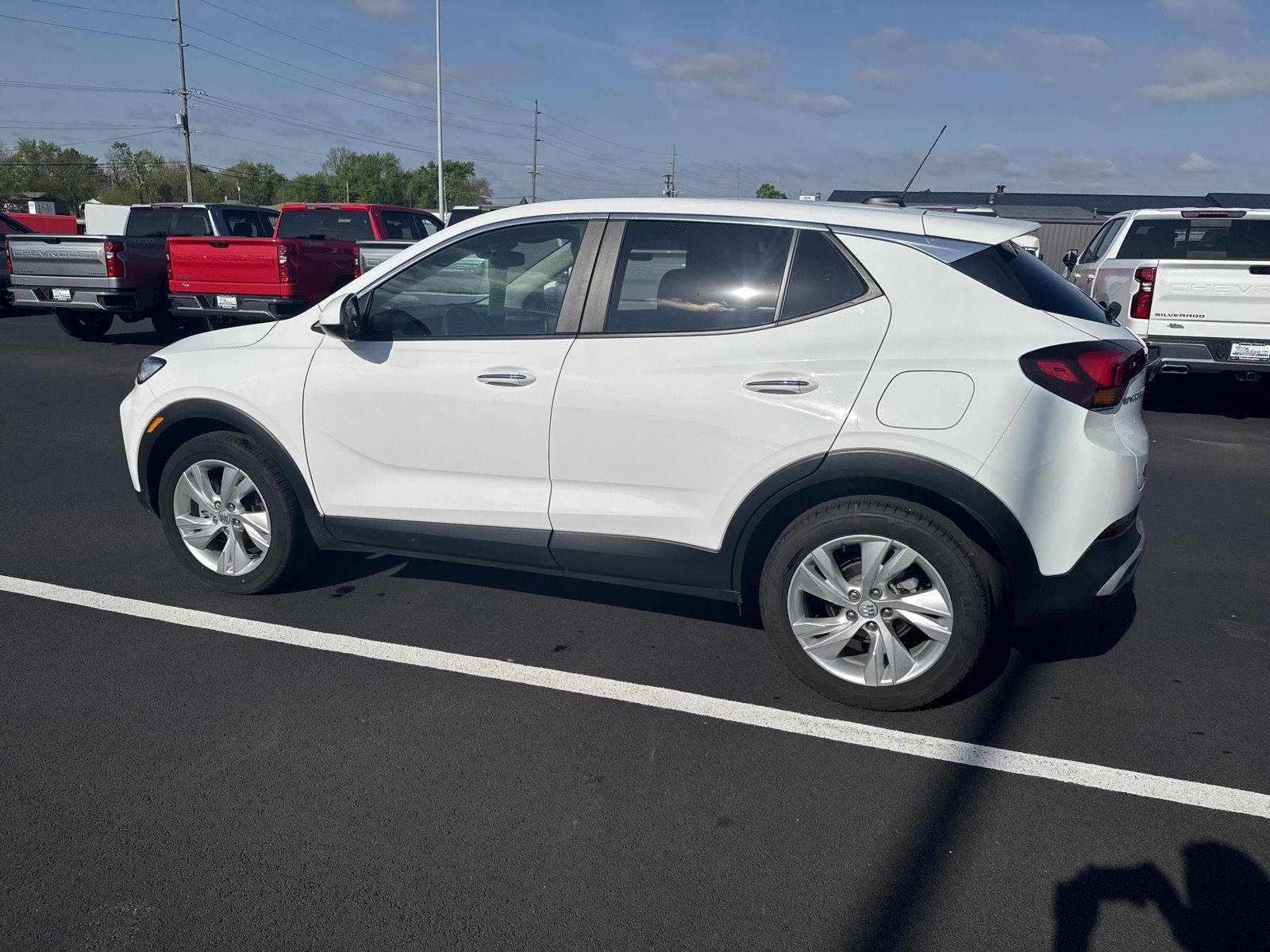 Used 2024 Summit White Buick Preferred image 5