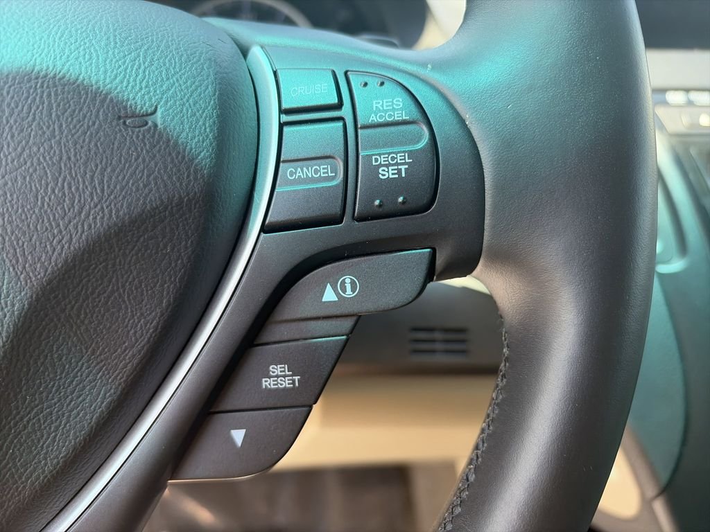 Used 2014  Acura Technology Package image 21