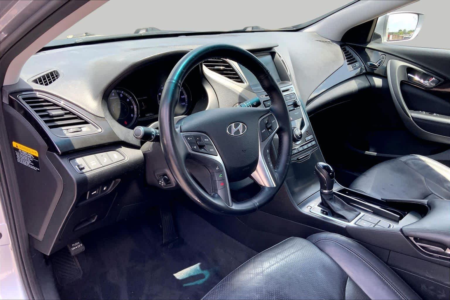 Used 2015 Pewter Gray Metallic Hyundai  image 15
