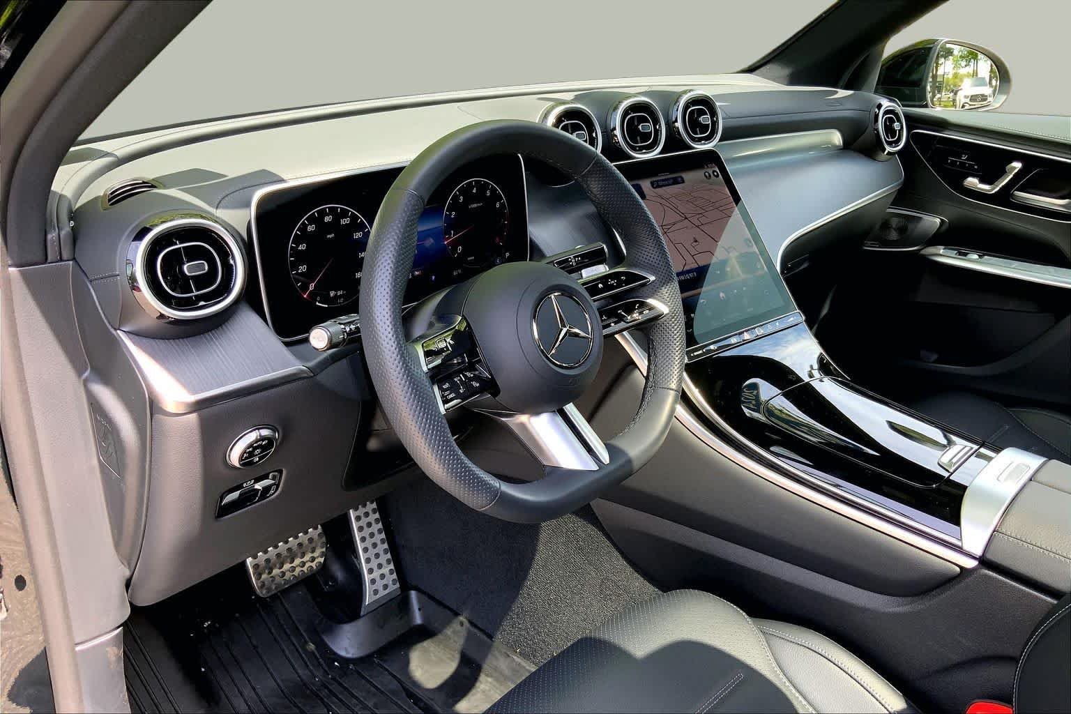 Used 2024 Black Mercedes-Benz GLC 300 image 18