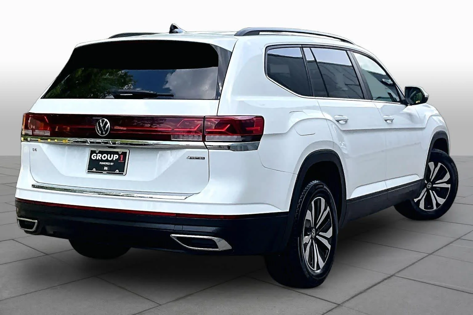 Used 2024 Pure White Volkswagen 2.0T SE image 13