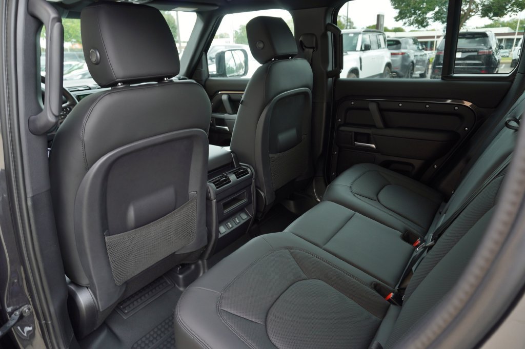 New 2026 Carpathian Grey Land Rover X-Dynamic SE image 28