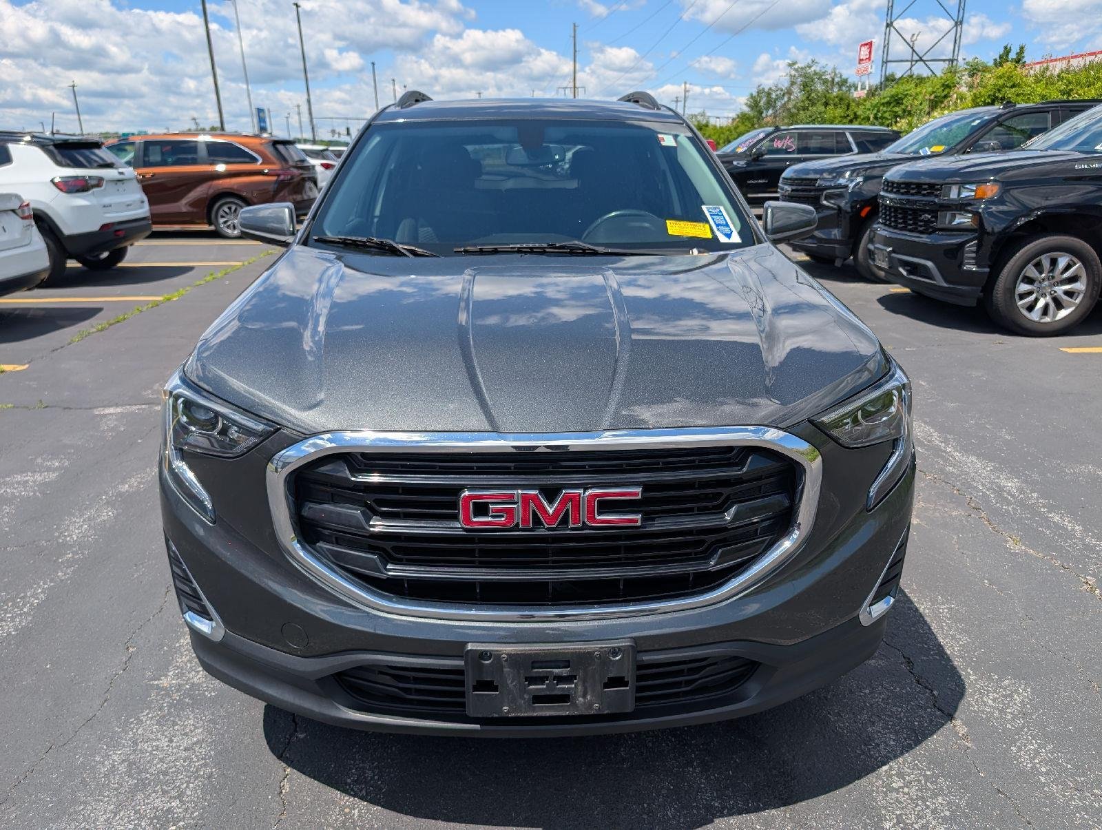 Used 2018 Graphite Gray Metallic GMC SLE image 2
