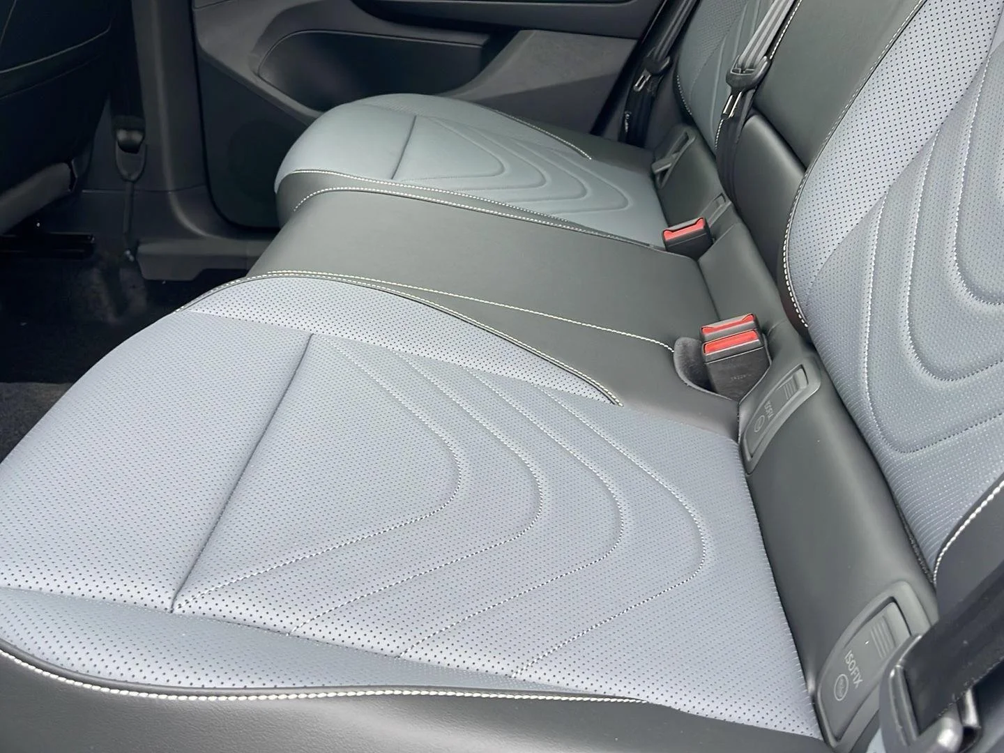 New 2026 Pure White Volkswagen SE image 15