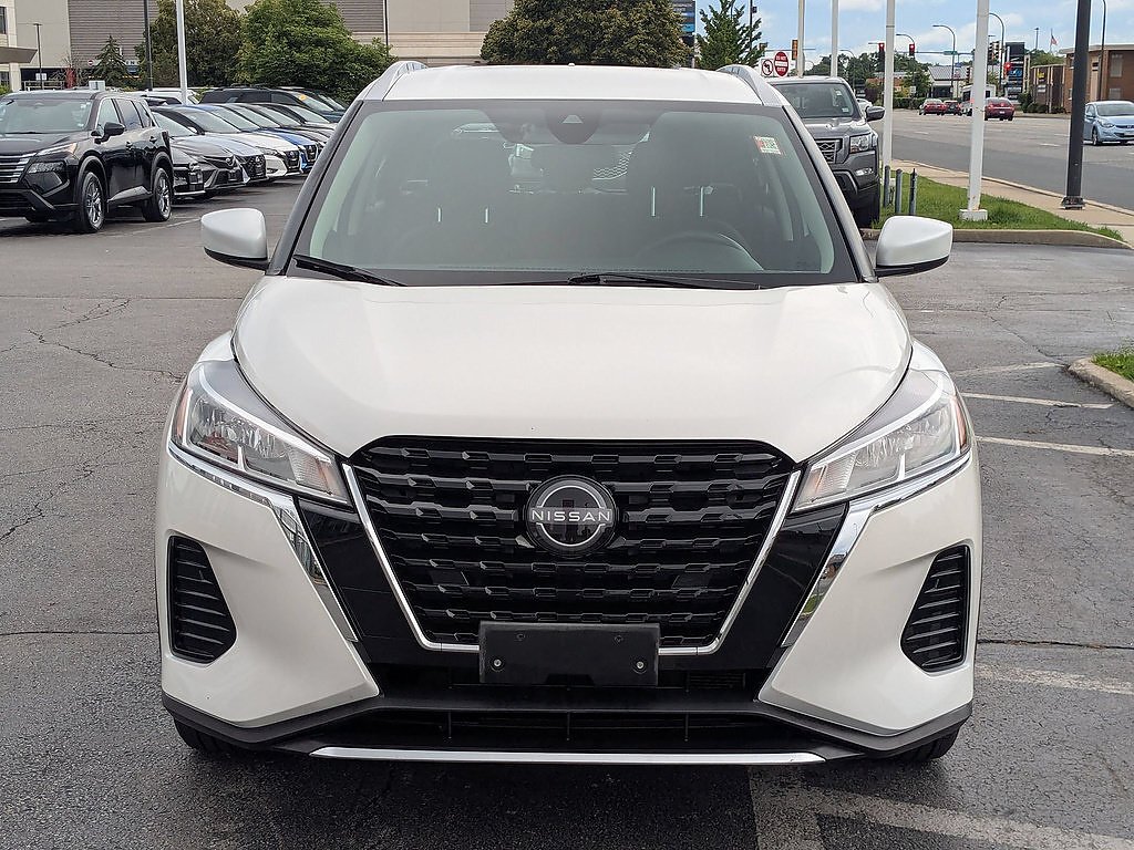 Used 2022 Aspen White Tricoat Nissan SV image 32