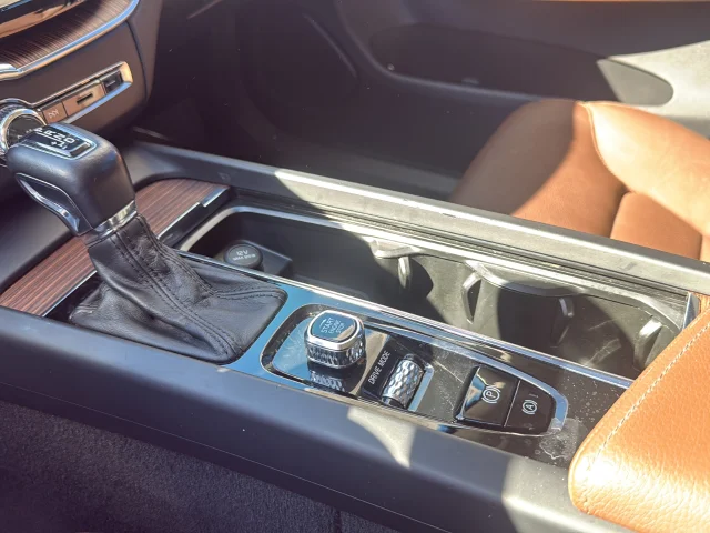 Used 2018 Blue Volvo T5 Momentum image 15