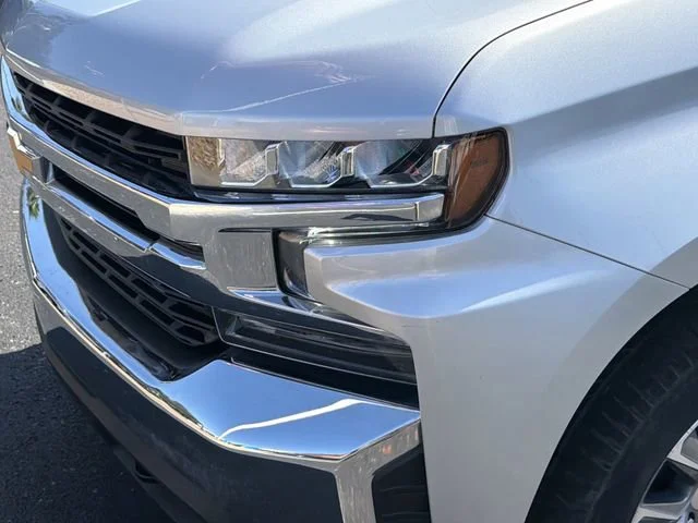 Used 2022 Silver Ice Metallic Chevrolet LT image 9