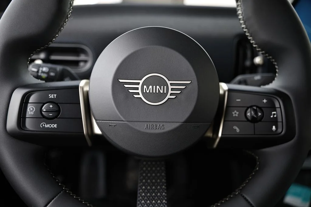 New 2026 Copper Grey Metallic MINI Signature Plus image 31